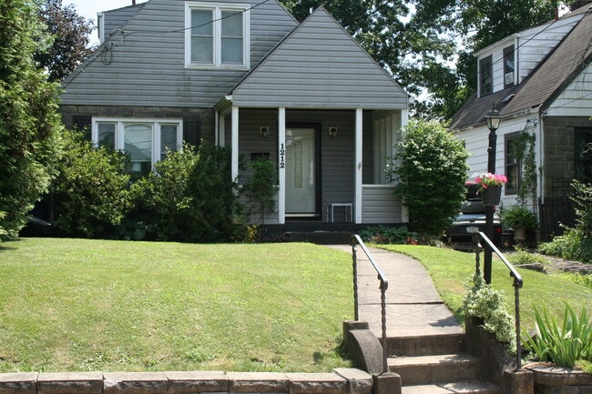 1212 Love St