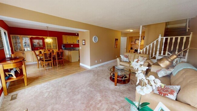 Photo - 10826-10102 102 St