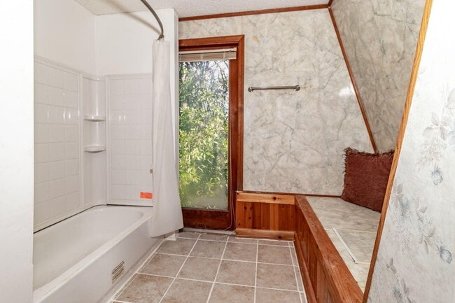 Building Photo - 2865 Old Thomson Rd