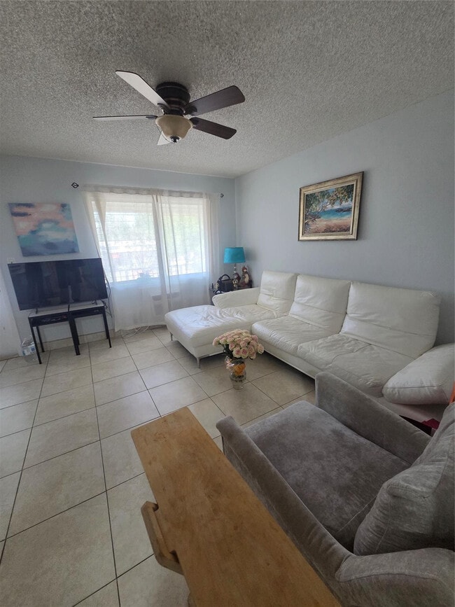 Photo - 2000 NE 51st Ct Unidad 208