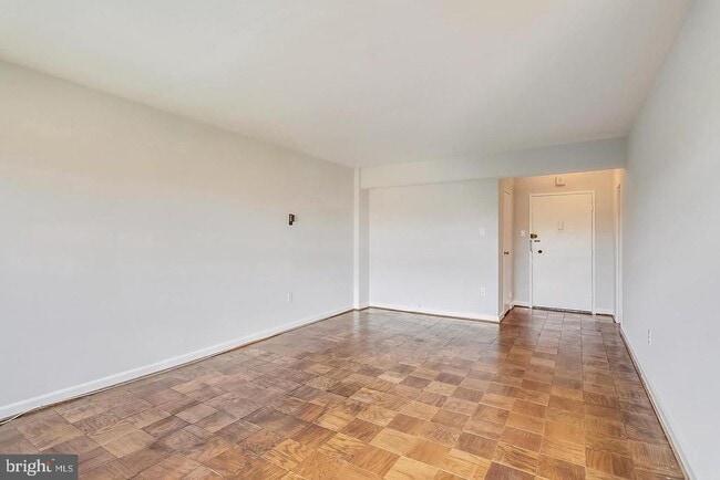 Photo - 4201 Cathedral Ave NW Unit 1218E