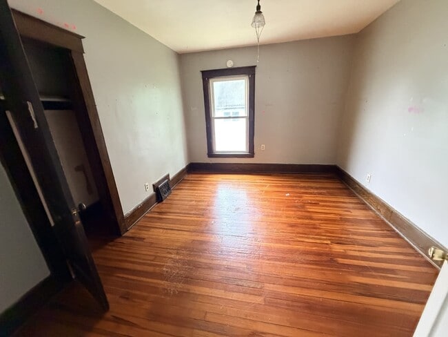 Photo - 12 Tompkins St