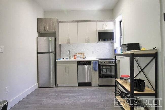 Photo - Grand Spacious 2 Bed in Prime Crown Heights Unit 3A