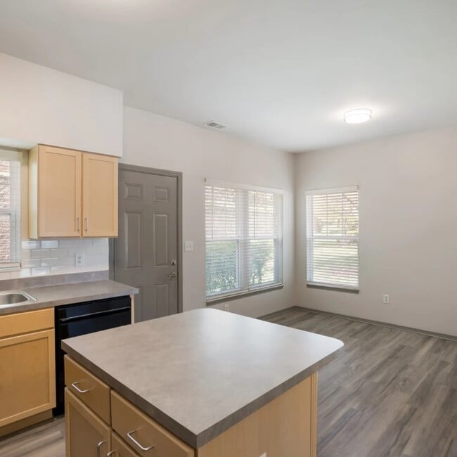 Photo - Villa del Sol Apartments
