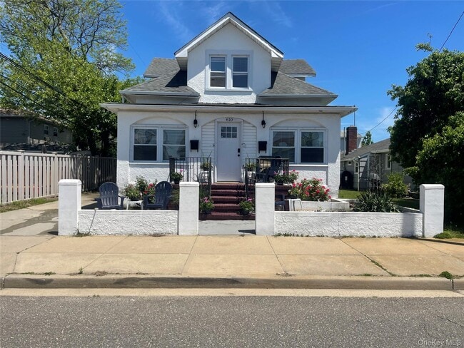 Building Photo - 610 Laurelton Blvd Unit 1