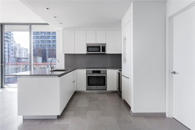 Photo - 88 SW 7th St Unit 2101