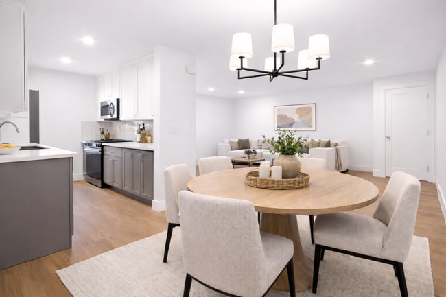 Building Photo - 11737 Courtleigh Dr.