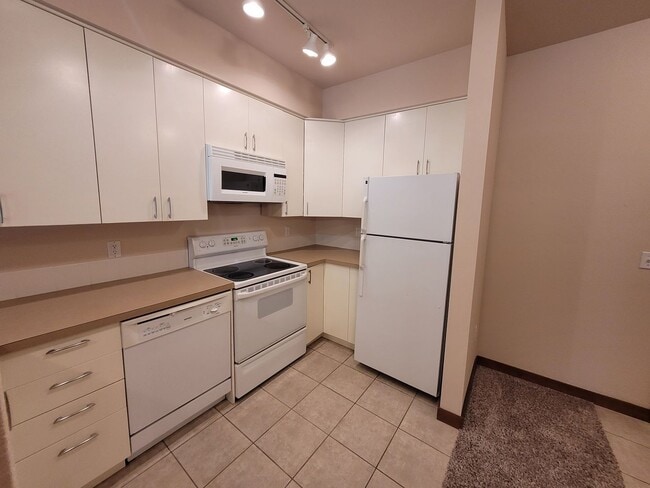Photo - 910 Gladstone St