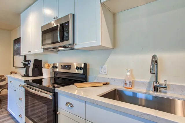 Building Photo - 4085-4089-4089 Nobel Dr Unit 52