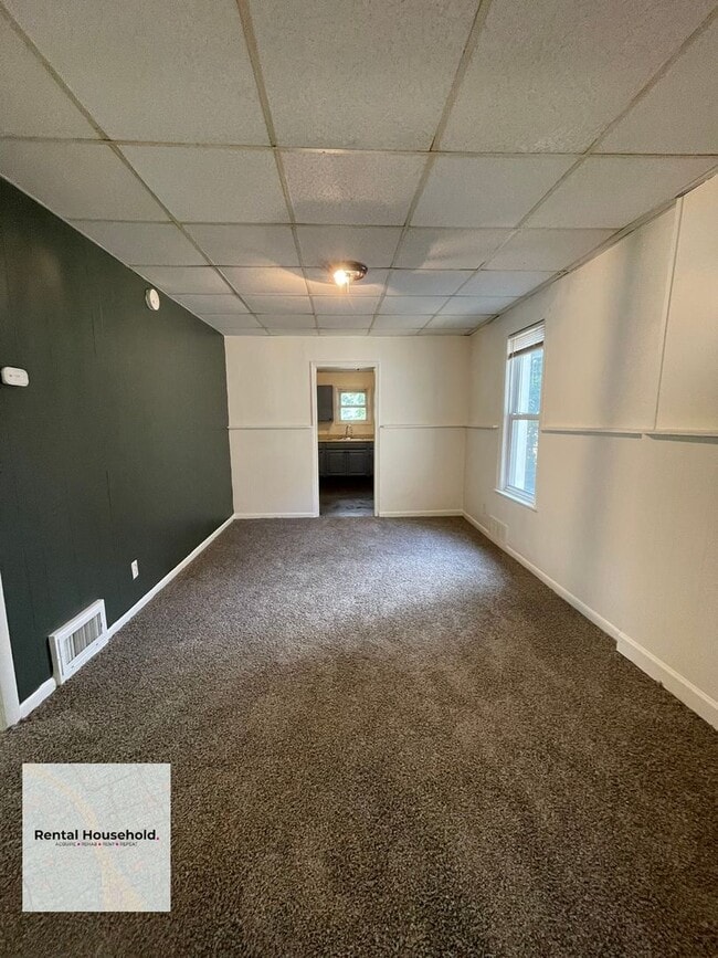 24 E Alexis Ave