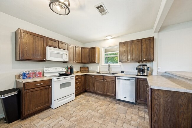 Photo - 1800 W Walker St