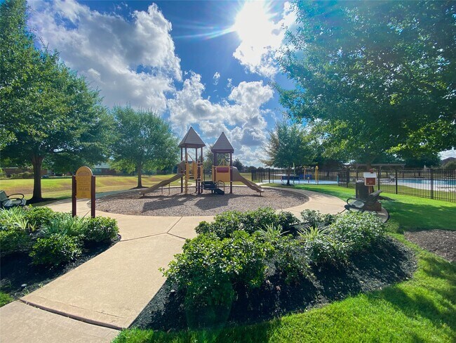 Photo - 7818 Lake Commons Dr