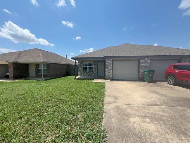 Building Photo - 1714 Ute Trail Unit A-MAKE READY