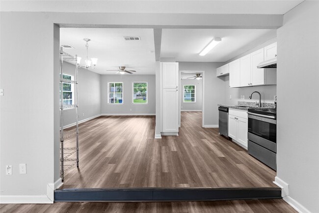 Photo - 1104 Southampton Dr