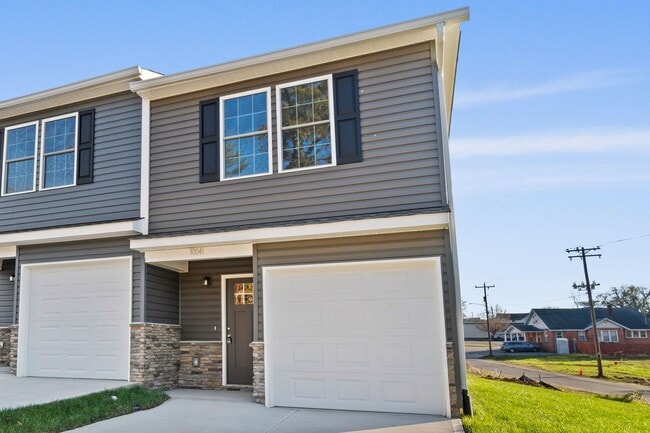 Photo - 1006 10th St NE