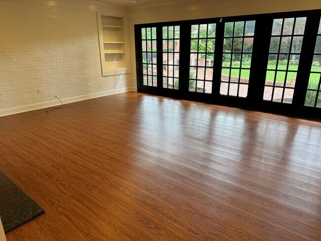 Photo - Beautiful Mid-town home 3br/2ba, newly ren...