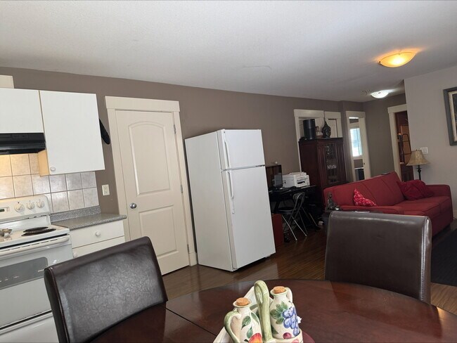 Photo - 8572 Thorpe St