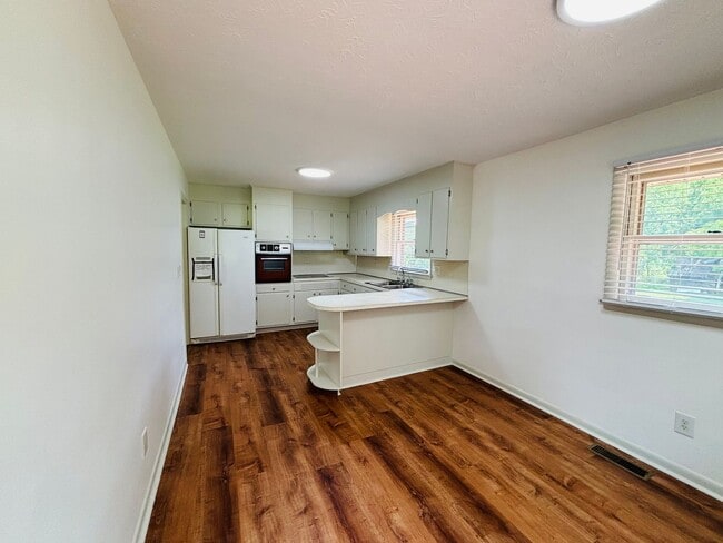 Photo - 1341 Jennelle Rd