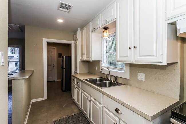 4715 Avenue P 1/2