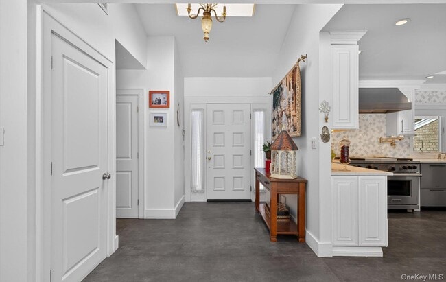 Photo - 11 Juneau Blvd