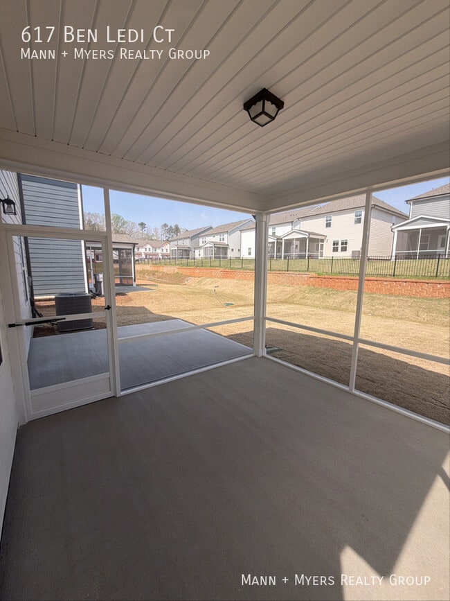 Photo - 617 Ben Ledi Ct