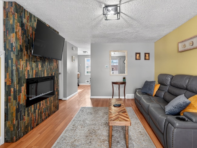 Photo - 1082h Mt Hope Ave