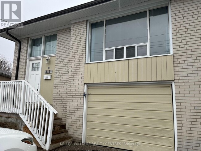 Photo - 211 Silverbirch Dr Unit Upper