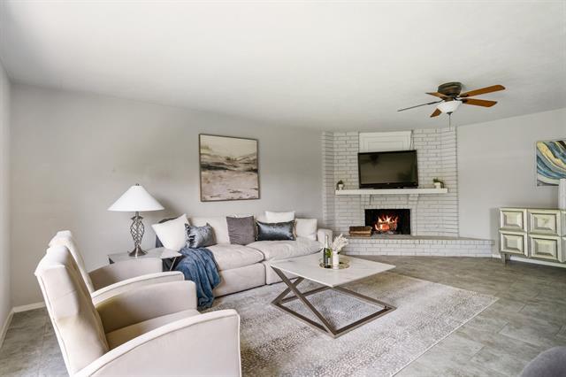 Photo - 122 W Way Dr