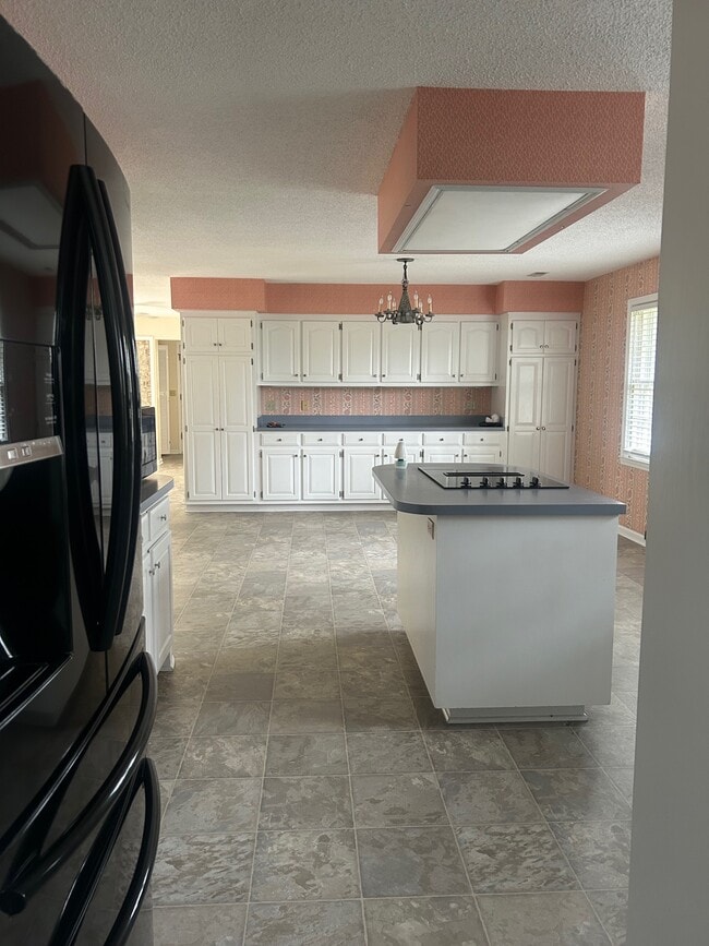 Photo - 4560 Smith Rd