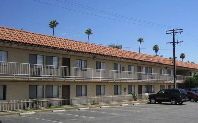 Photo - Seven Palms Apartments