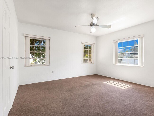 Photo - 1937 SW 19th Ave