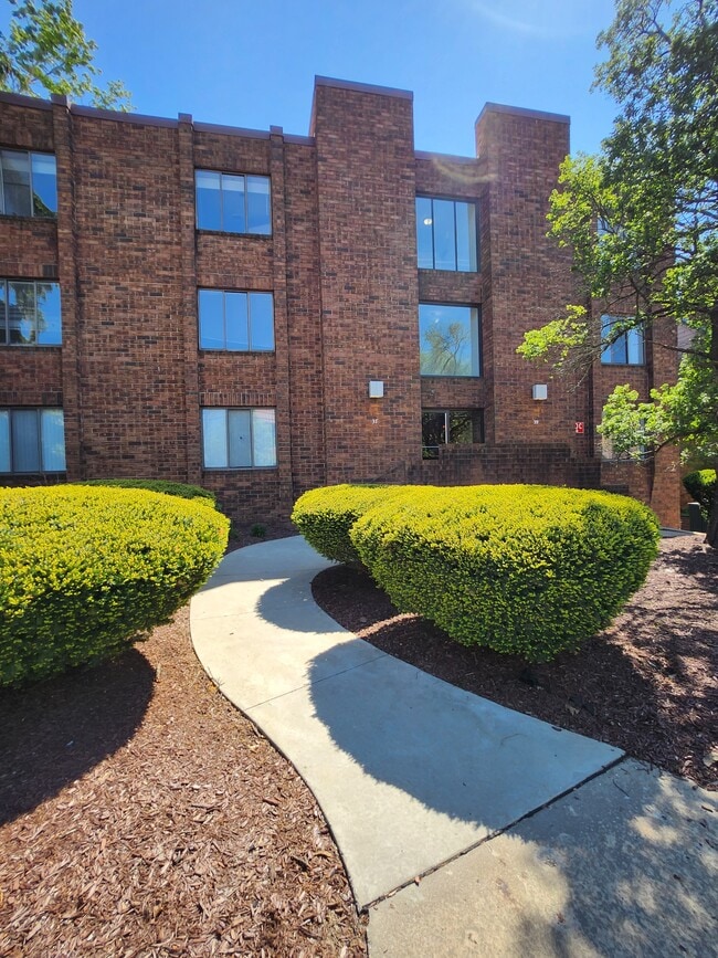 Building Photo - 37 Academy Ave