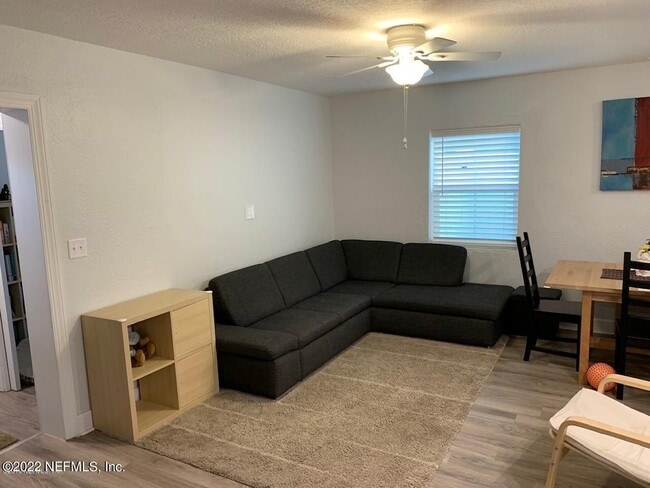 Photo - 728 7th St N