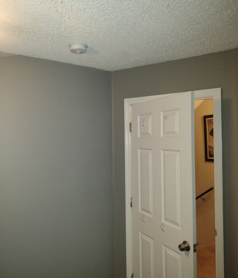 Furnished queen bedroom in a house - 6642 Summer Cove Dr Apartments Unit 1