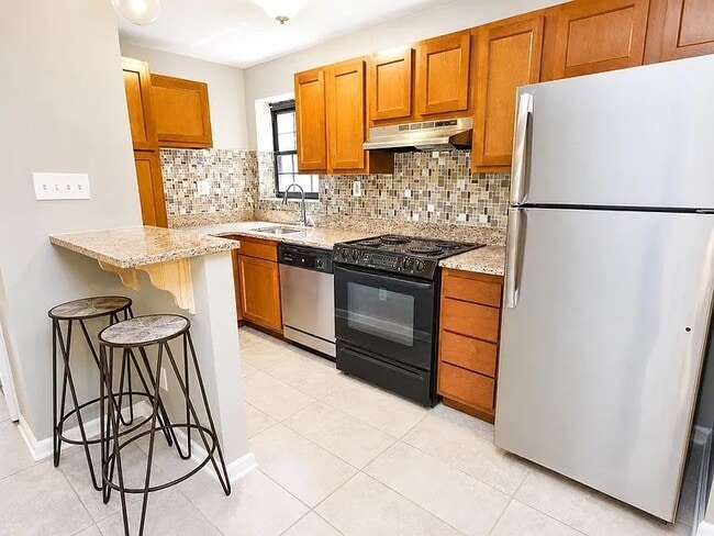 BENTLEY APARTMENTS -- 021