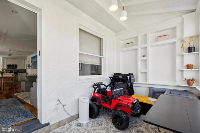 Photo - 322 Woodbine Ave