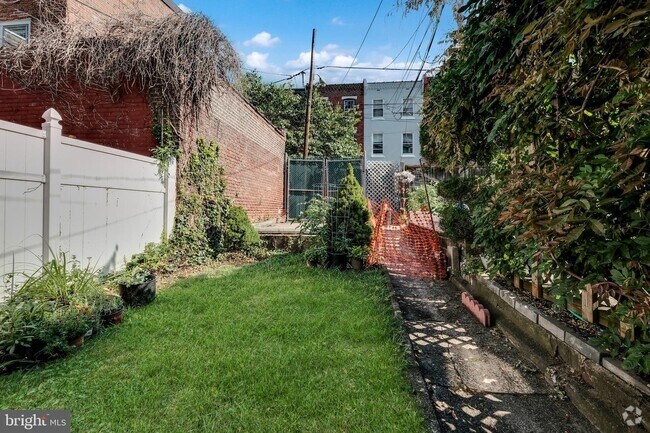Building Photo - 2441 Fairmount Ave Unit 1 Rental
