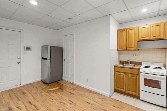 Photo - 14 Bayville Ave Unit 4