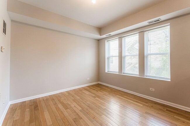 Photo - 6421 N Greenview Ave Condo Unit 1E