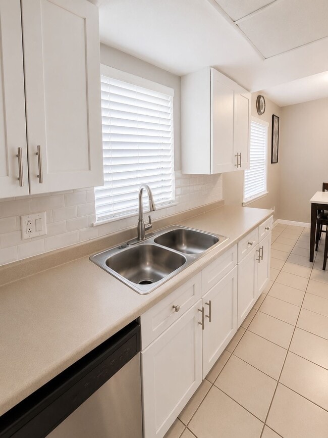 Photo - 287 Ruskin St Unit RUSK287