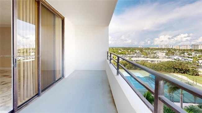 Photo - 600 Three Islands Boulevard Unidad 721