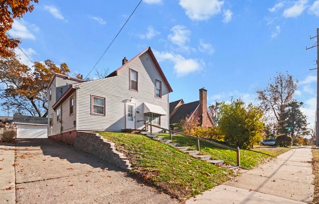 Photo - 1236 Underwood Ave SE