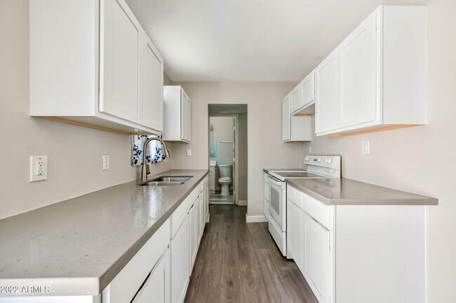 Photo - 2142 E Taylor St Unidad 7