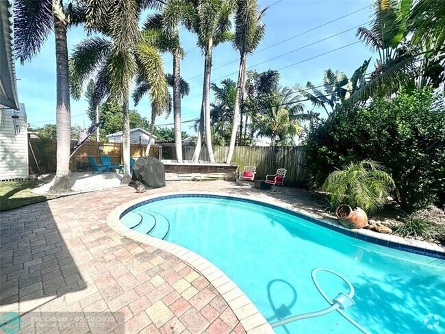 Building Photo - 1400 NW 46th St Rental