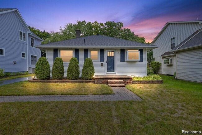 Photo - 836 Miller Ave