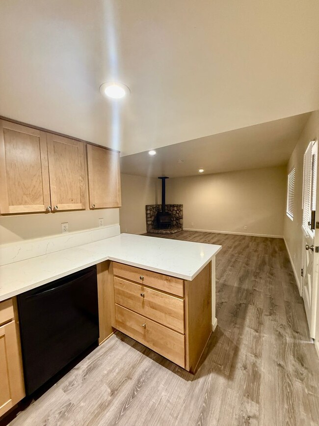 201 Lupin St Unit 3
