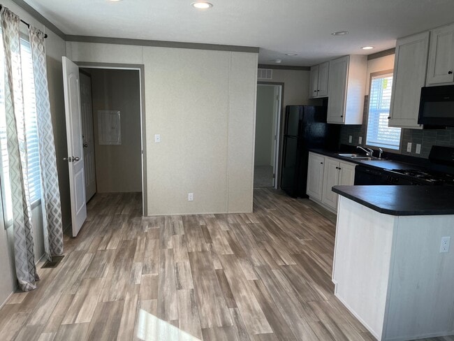 Photo - 109 Desander Dr