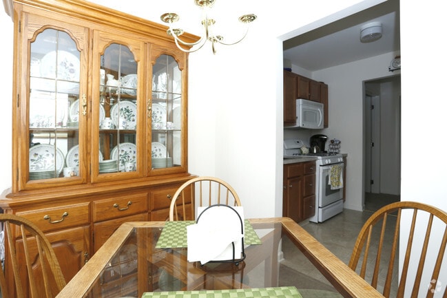 Two Bedroom-Dining Room - Twin Ponds Apartments
