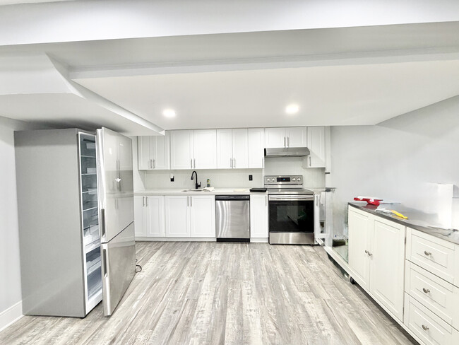 Building Photo - 3 BED - 1 BATH - LONDON - BASEMENT Unit 2