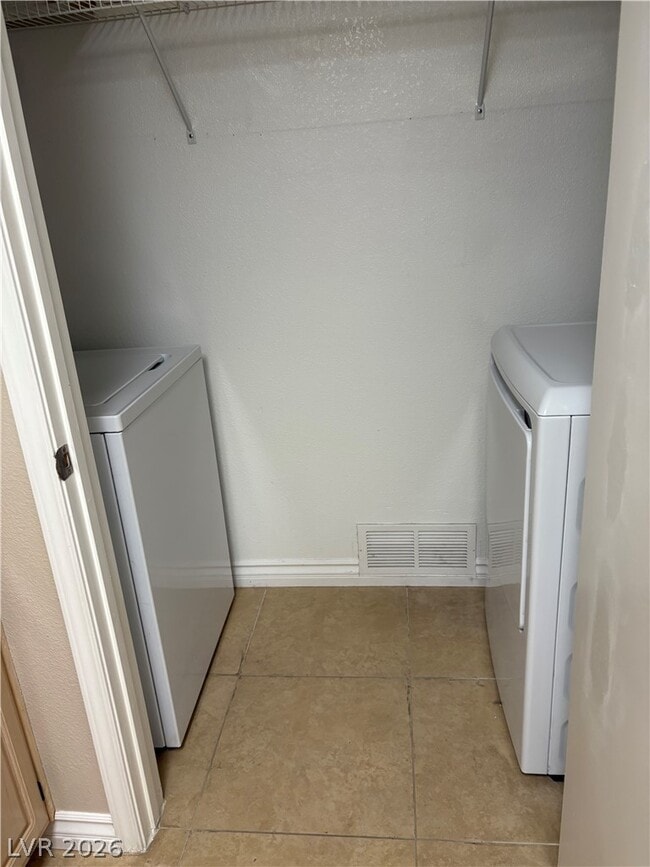 Photo - 555 E Silverado Ranch Blvd Unidad 1152